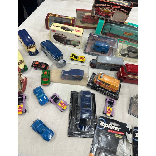 94 - Selection of vintage and later toy cars to include Top gear cars, Corgi, Matchbox etc