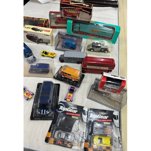 94 - Selection of vintage and later toy cars to include Top gear cars, Corgi, Matchbox etc