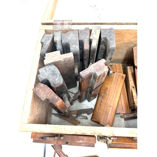 357 - Vintage wooden box containing approx 27 moulding planes