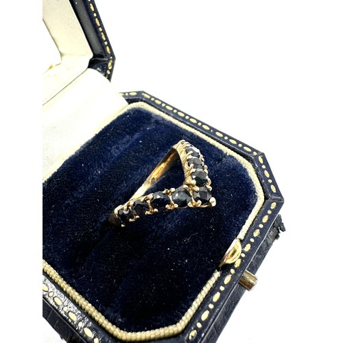 169 - 9ct gold sapphire chevron ring (2.4g)