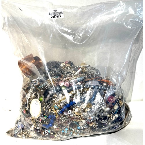 509 - 10kg UNSORTED COSTUME JEWELLERY inc. Bangles, Necklaces, Rings, Earrings.