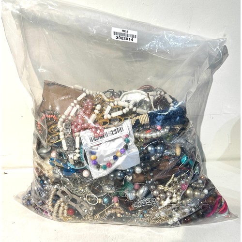 502 - 10kg UNSORTED COSTUME JEWELLERY inc. Bangles, Necklaces, Rings, Earrings.