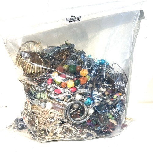 494 - 10kg UNSORTED COSTUME JEWELLERY inc. Bangles, Necklaces, Rings, Earrings.