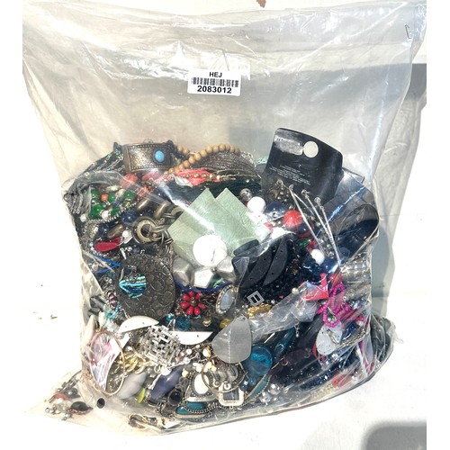 500 - 10kg UNSORTED COSTUME JEWELLERY inc. Bangles, Necklaces, Rings, Earrings.