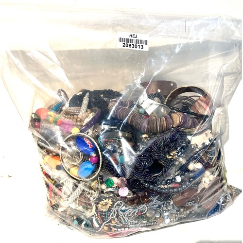 501 - 10kg UNSORTED COSTUME JEWELLERY inc. Bangles, Necklaces, Rings, Earrings.