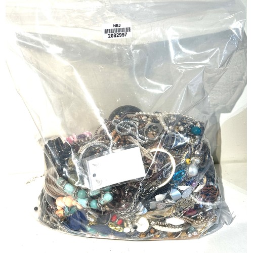 485 - 10kg UNSORTED COSTUME JEWELLERY inc. Bangles, Necklaces, Rings, Earrings.