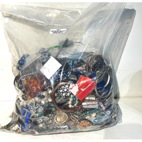 519 - 10kg UNSORTED COSTUME JEWELLERY inc. Bangles, Necklaces, Rings, Earrings.