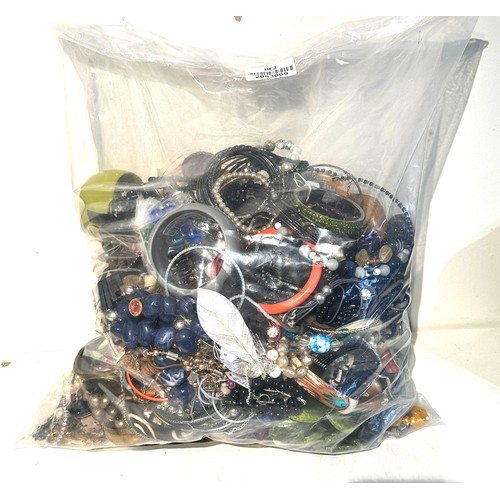 497 - 10kg UNSORTED COSTUME JEWELLERY inc. Bangles, Necklaces, Rings, Earrings.