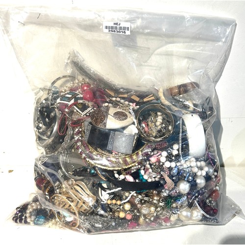 504 - 10kg UNSORTED COSTUME JEWELLERY inc. Bangles, Necklaces, Rings, Earrings.