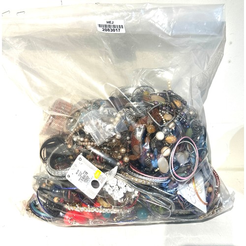 505 - 10kg UNSORTED COSTUME JEWELLERY inc. Bangles, Necklaces, Rings, Earrings.