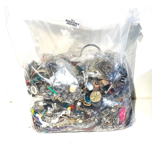 491 - 10kg UNSORTED COSTUME JEWELLERY inc. Bangles, Necklaces, Rings, Earrings.