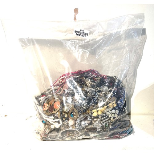 511 - 10kg UNSORTED COSTUME JEWELLERY inc. Bangles, Necklaces, Rings, Earrings.