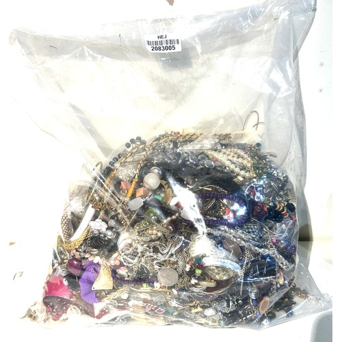 493 - 10kg UNSORTED COSTUME JEWELLERY inc. Bangles, Necklaces, Rings, Earrings.