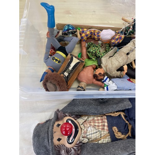 95 - Large selection of vintage and later toys includes puppets, games etc