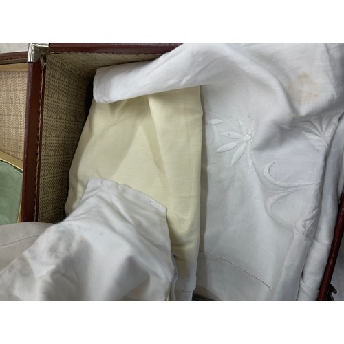 169 - Selection of vintage linen in a vintage travel case