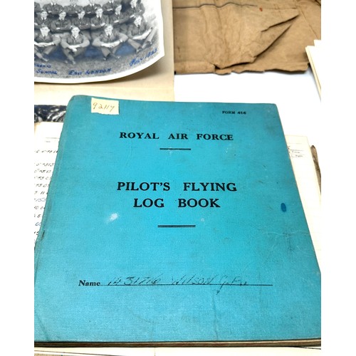 452 - WW2 R.A.F Log Books, Service Books & Photos for G.A. Wilson