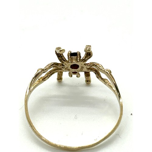 417 - 9ct gold garnet and spider ring UK size T. Weight 1.5 grams