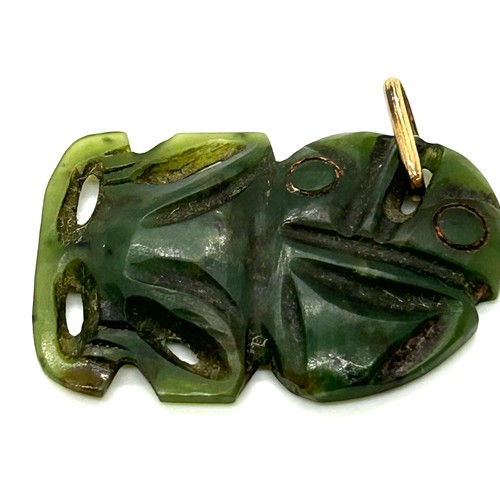 418 - Antique vintage New Zealand Maori Jade Hei Tiki pendant size 3.4 cm x 2.4 cm