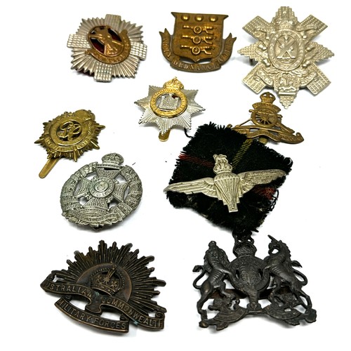 445 - Military Cap Badges inc. Royal Scots, Parachute Regt x 10