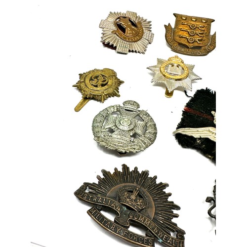 445 - Military Cap Badges inc. Royal Scots, Parachute Regt x 10