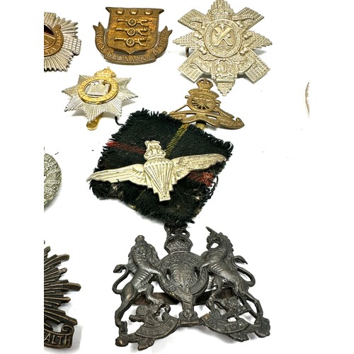 445 - Military Cap Badges inc. Royal Scots, Parachute Regt x 10