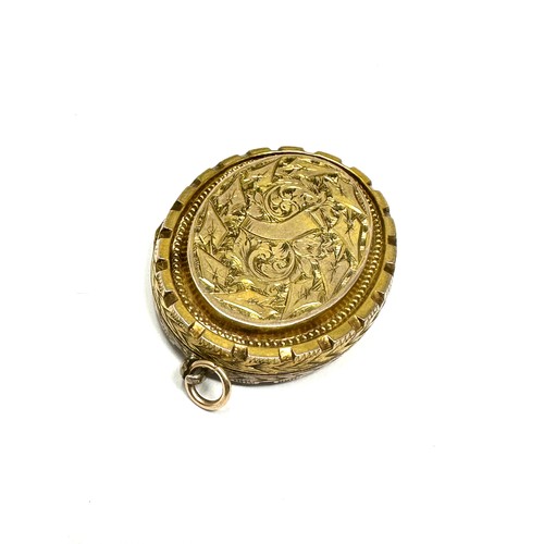 195 - 9ct gold antique patterned locket (7.9g)