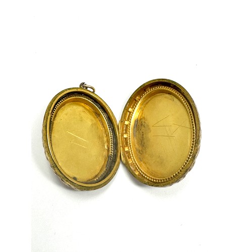 195 - 9ct gold antique patterned locket (7.9g)