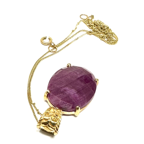 121 - 9ct gold ruby stone set pendant necklace measures approx 2.7cm drop by 1.3cm wide weight 3.6g