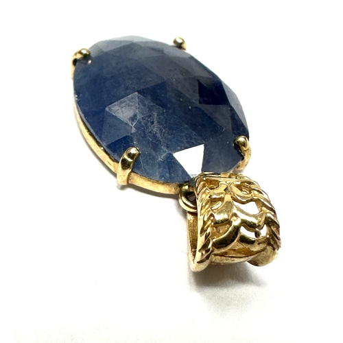 122 - 9ct gold sapphire pendant mea2.6cm drop by 1.3cm wide weight sures approx 2.8g