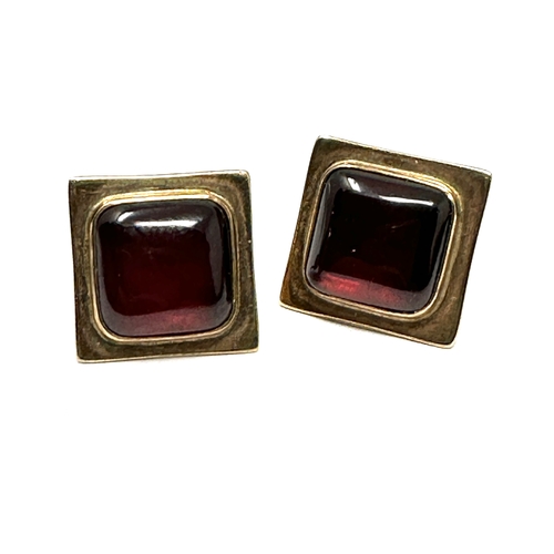 127 - 9ct gold garnet earrings weight 4.7g