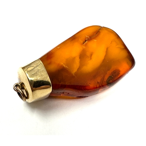 144 - large 9ct gold & egg yolk amber pendant measures approx 4.7cm drop weight 13.4g