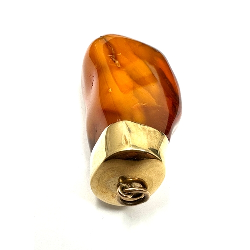 144 - large 9ct gold & egg yolk amber pendant measures approx 4.7cm drop weight 13.4g