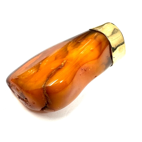 144 - large 9ct gold & egg yolk amber pendant measures approx 4.7cm drop weight 13.4g