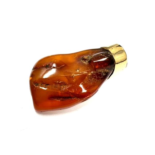 144 - large 9ct gold & egg yolk amber pendant measures approx 4.7cm drop weight 13.4g