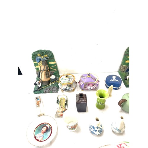 210 - Large selection of miscellaneous pottery includes miniature vases, oriental pottery etc