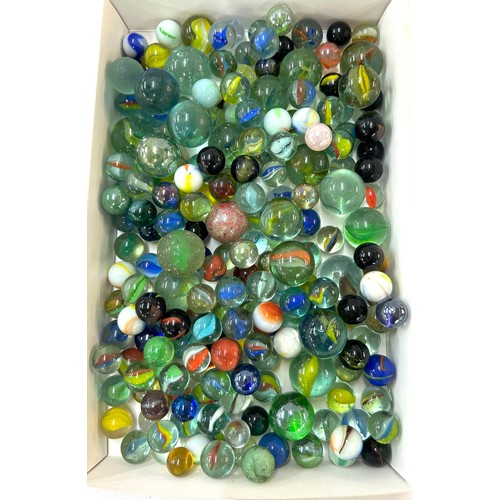 476 - Large selection of vintage and later marbles