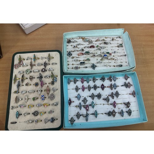 405 - Large selection of vintage and later rings