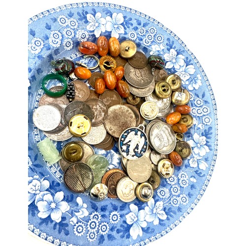 483 - Selection of assorted chinese items includes replica coins, amber beads etc