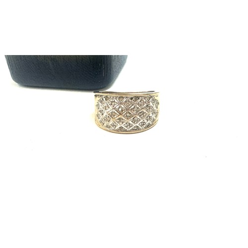 450 - 9ct gold diamond ring size J weight 3.5grams