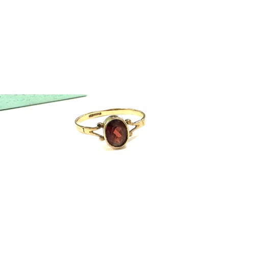 453 - 9ct gold ladies garnet ring size J weight 3.5 grams