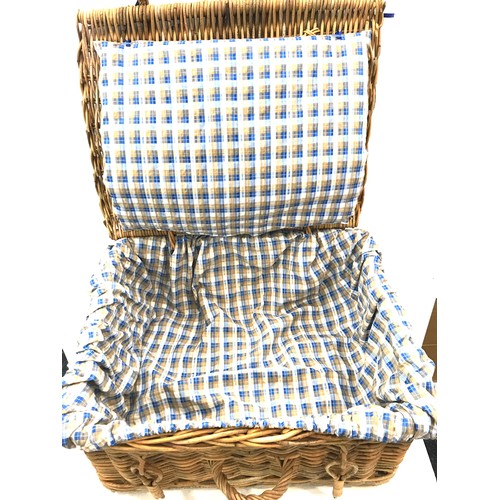 129 - 2 Wicker picnic hampers