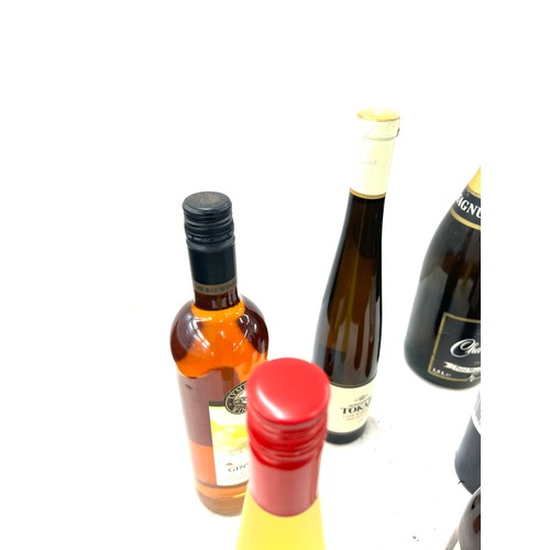 68 - Selection of sealed alcohol to include a magnum of champagne, white bottle of 1933 Toksji aszu etc