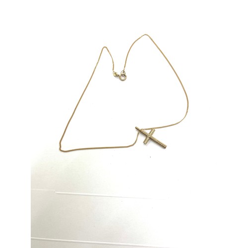 437 - 9ct gold cross pendant on a 9ct gold chain, total weight 2.5 grams