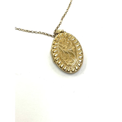 436 - 9ct gold oval locket on a 9ct gold chain total weight 6.7grams