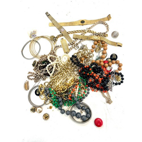 584 - Selection of costume jewellery to include necklaces, watches etc