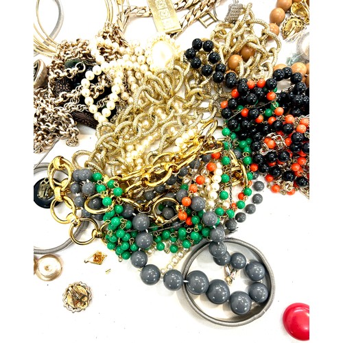 584 - Selection of costume jewellery to include necklaces, watches etc