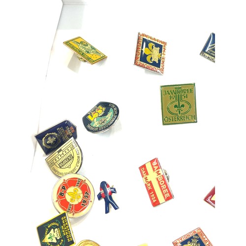 479 - Large selection of assorted badges includes australia, jamboree etc