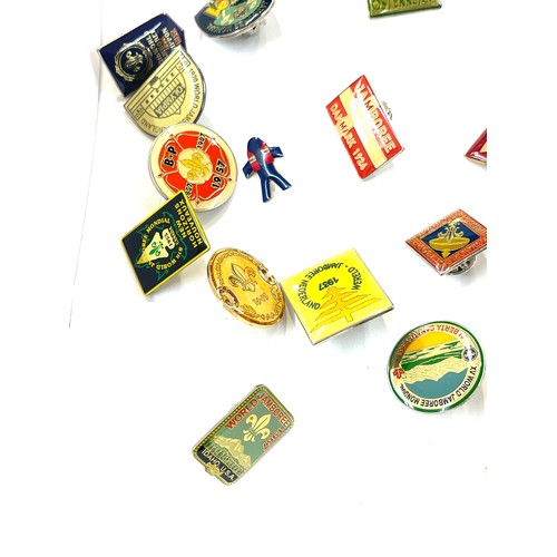 479 - Large selection of assorted badges includes australia, jamboree etc