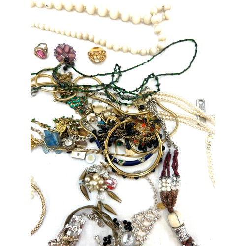 382 - Selection of ladies costume jewellery