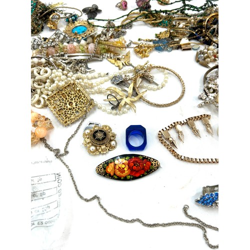 382 - Selection of ladies costume jewellery